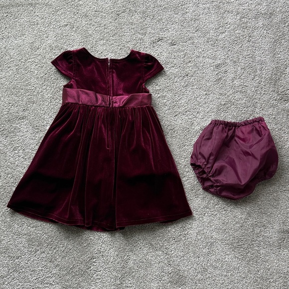 Rare Too- Toddler Velvet Burgundy Dress with Bow and Matching Bloomer 2T - Picture 5 of 6